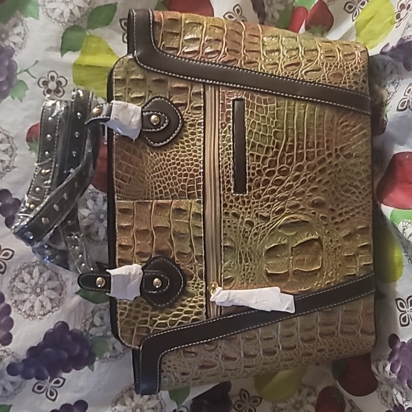 Hand Bag - Picture 3 of 4